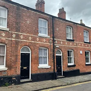 Holiday home - Lovely 2 Bedroom House In The Heart Of, Chester