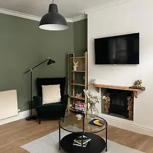 Holiday home Hoole House- Bright And Modern 2 Bedroom House, Close To Train Station And The Centre, Chester